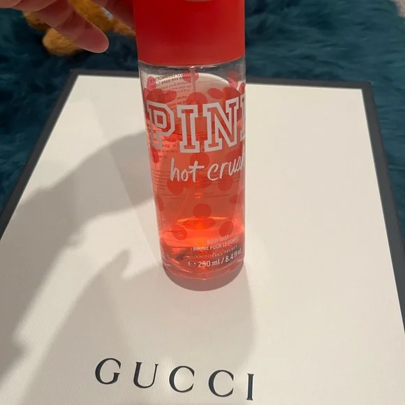 Hot crush! VS/pink, body mist, totally crash, worthy jasmine & warm caramel! 🔥